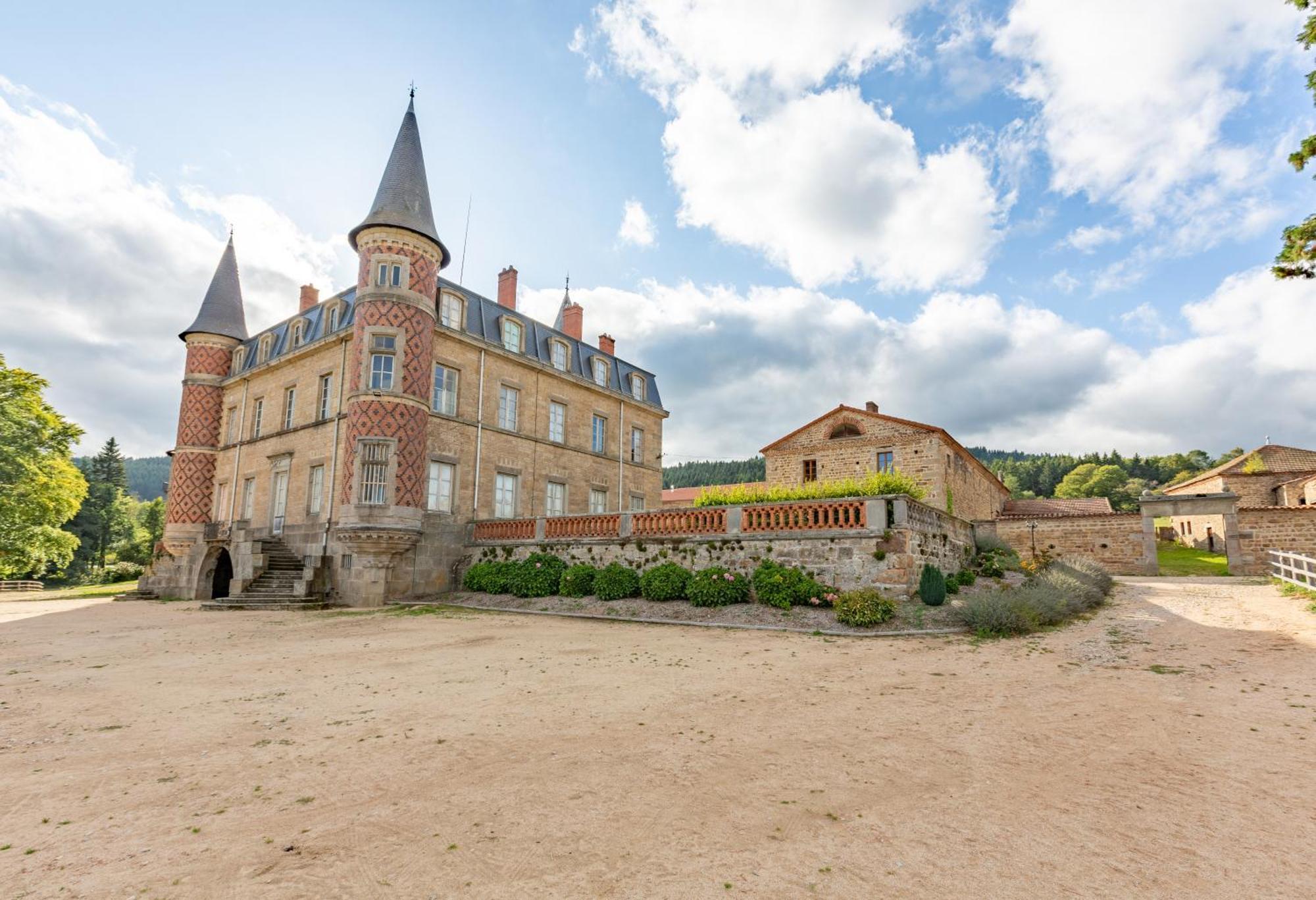 Domaine Et Chateau De Valinches Marols Εξωτερικό φωτογραφία