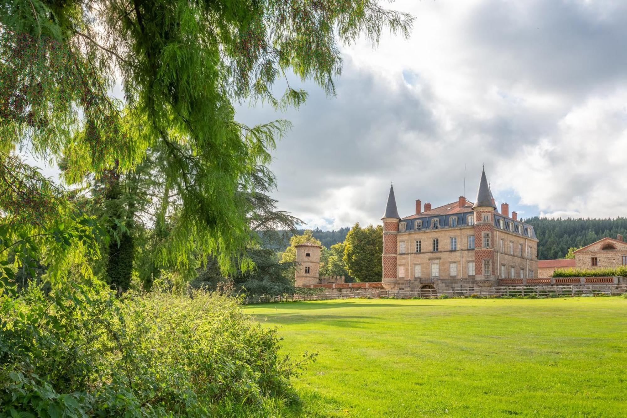 Domaine Et Chateau De Valinches Marols Εξωτερικό φωτογραφία
