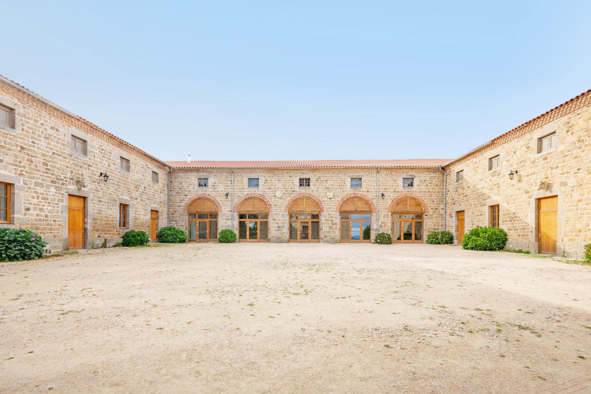 Domaine Et Chateau De Valinches Marols Εξωτερικό φωτογραφία