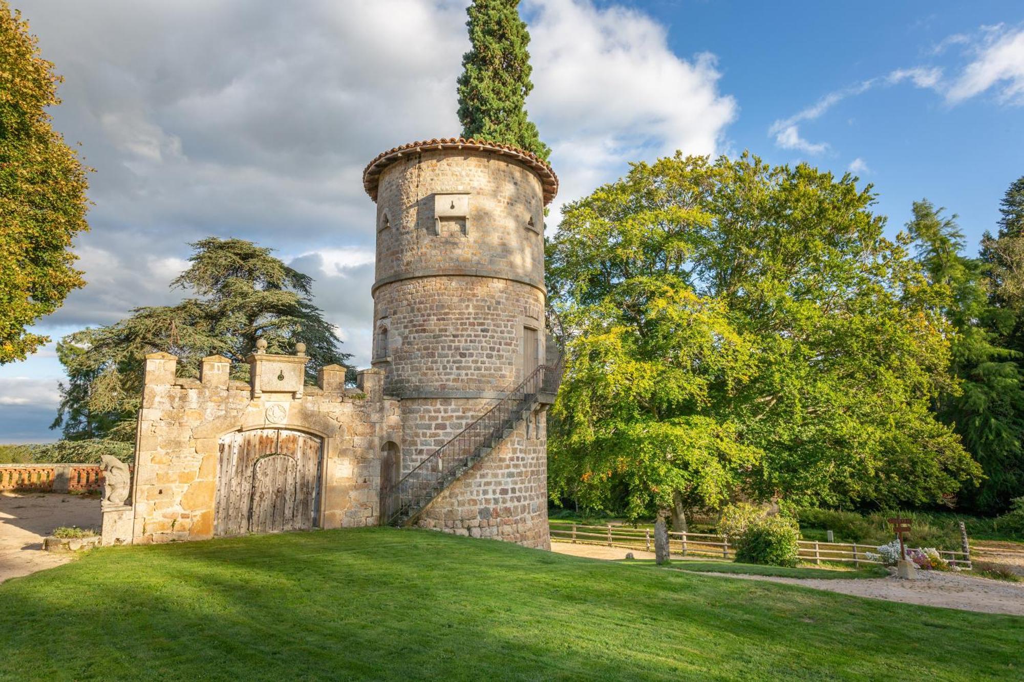 Domaine Et Chateau De Valinches Marols Εξωτερικό φωτογραφία